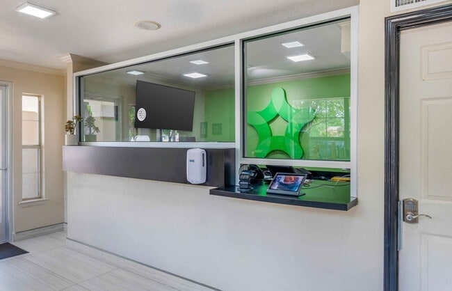 Building Photo - Furnished Studio-Arlington