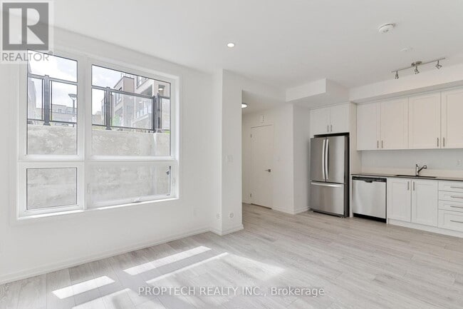 Building Photo - 16 Lytham Grn Cir