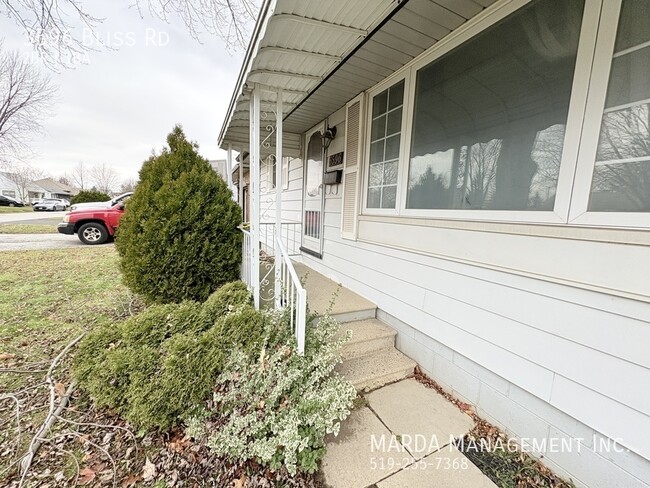 Building Photo - COZY 2-BEDROOM/1-BATH SINGLE FAMILY HOUSE ...