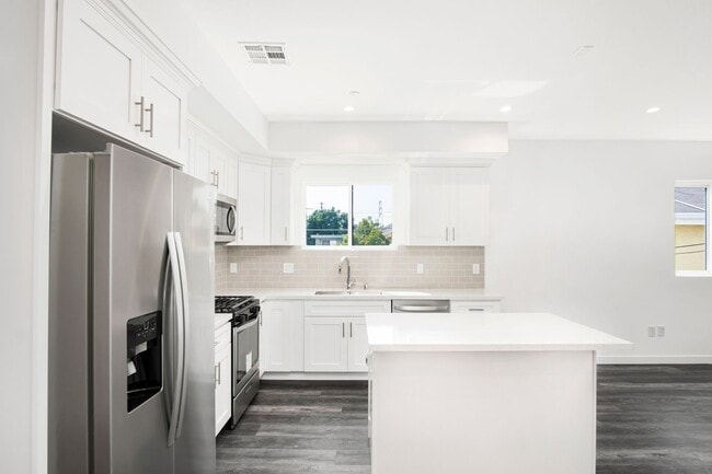 Building Photo - Newly Built 3Bed/3Bath Townhouse Available Now!