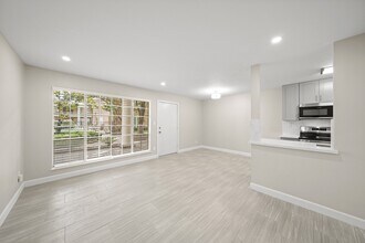 Building Photo - 2201 Fountain View Dr