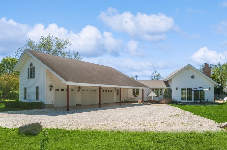 1900 Old Willow Rd, Northfield, IL 60093 House Rental in Northfield