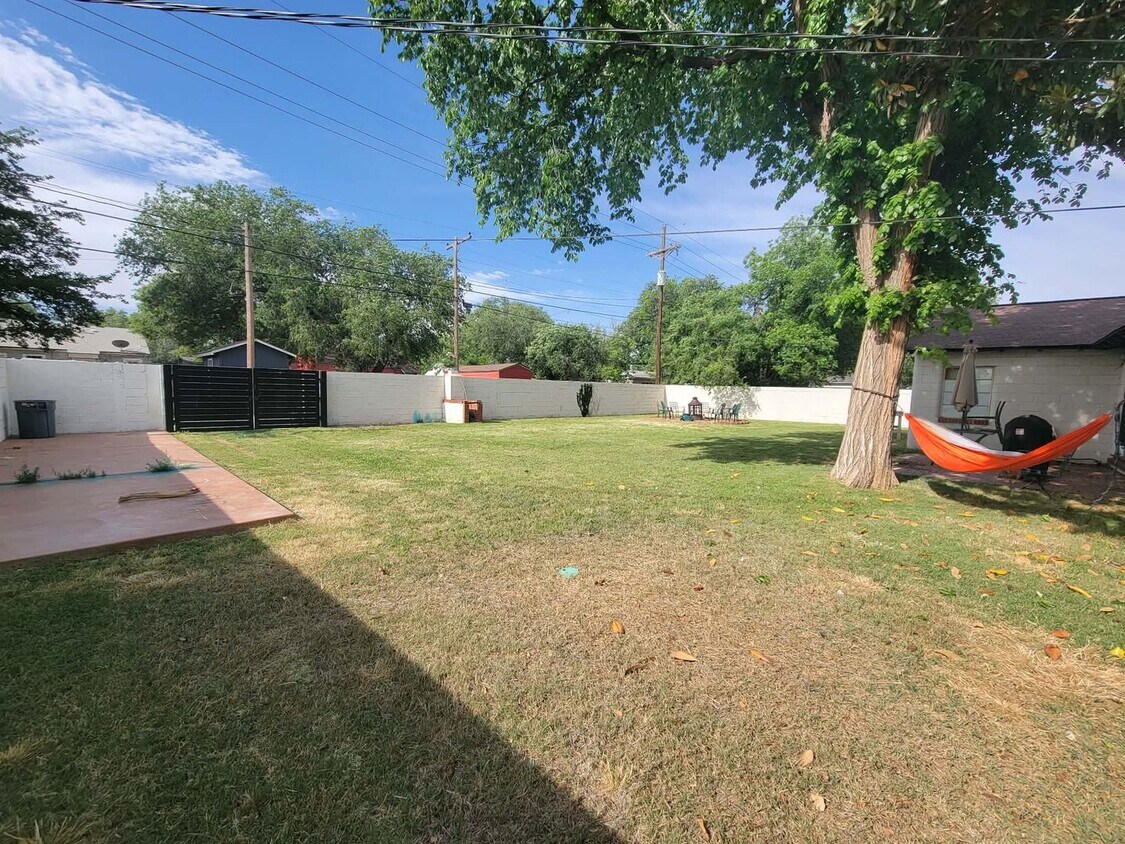 Foto del edificio - Spacious 4 Bedroom 3 Bath Home