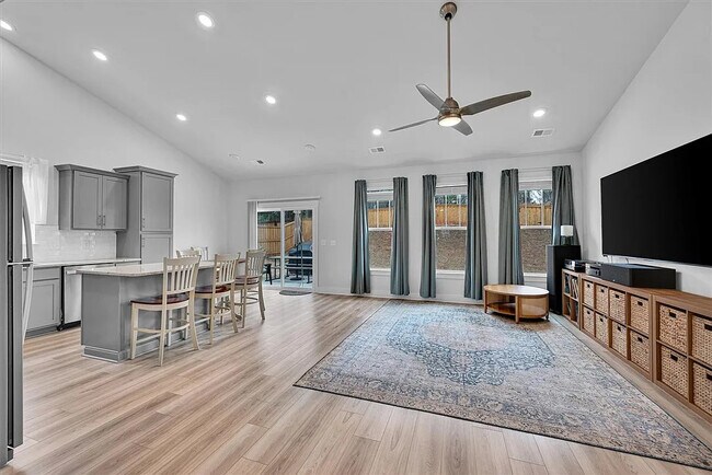 Foto del edificio - 529 Overbrook Dr