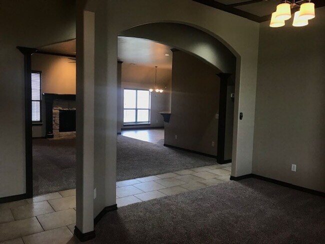 Foto del edificio - 3 Bed + Office - Edmond North - Spacious Home