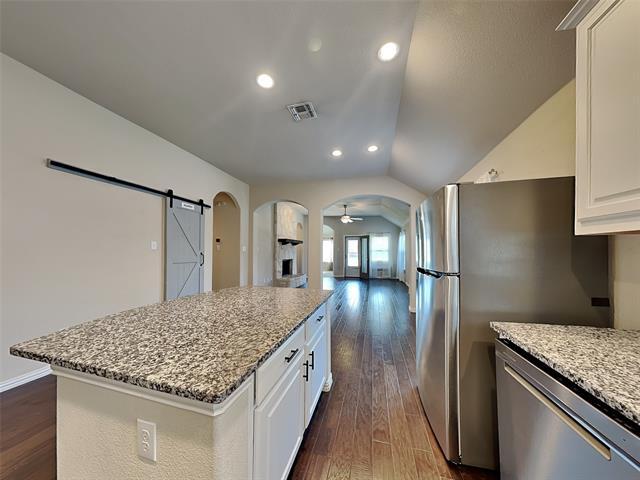 Foto del edificio - 816 Water Garden Cir