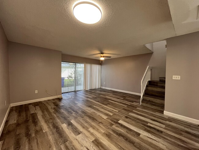 Building Photo - 843 Crystal Lake Dr