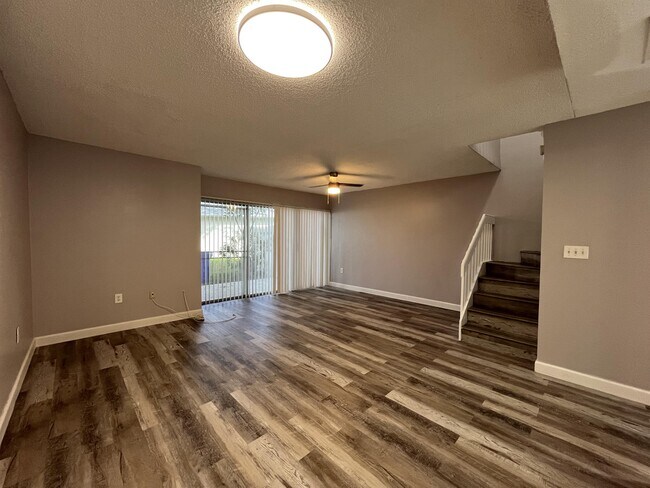 Foto del edificio - 843 Crystal Lake Dr