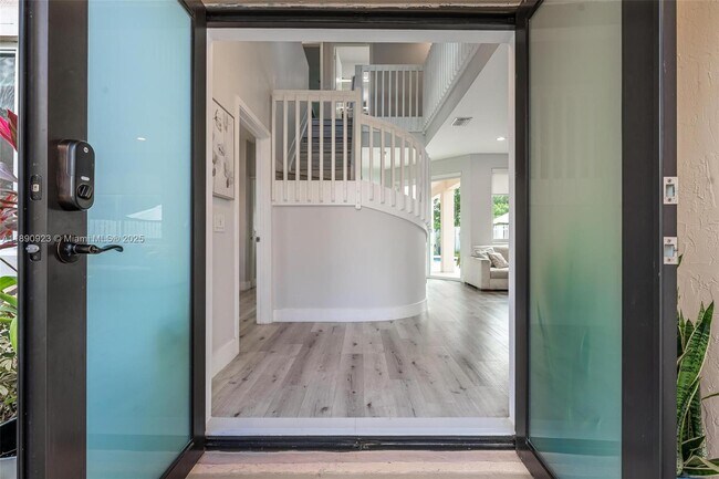 Foto del edificio - 925 Briar Ridge Rd