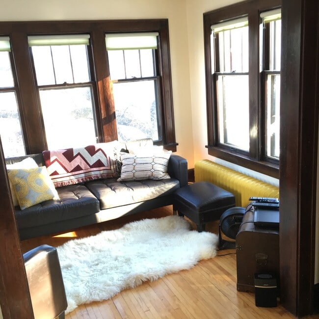Sun Porch - 3452 Girard Ave S