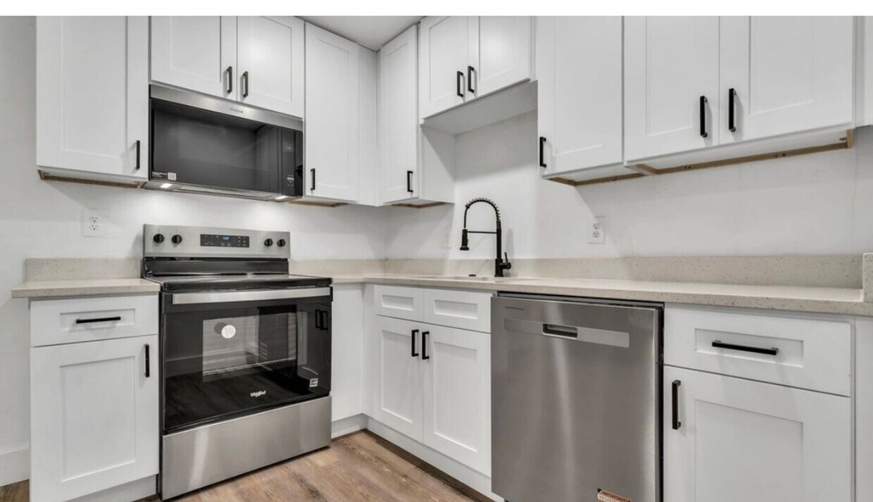 Primary Photo - FIRST MONTH'S RENT COMPLETELY FREE MOVE-IN...
