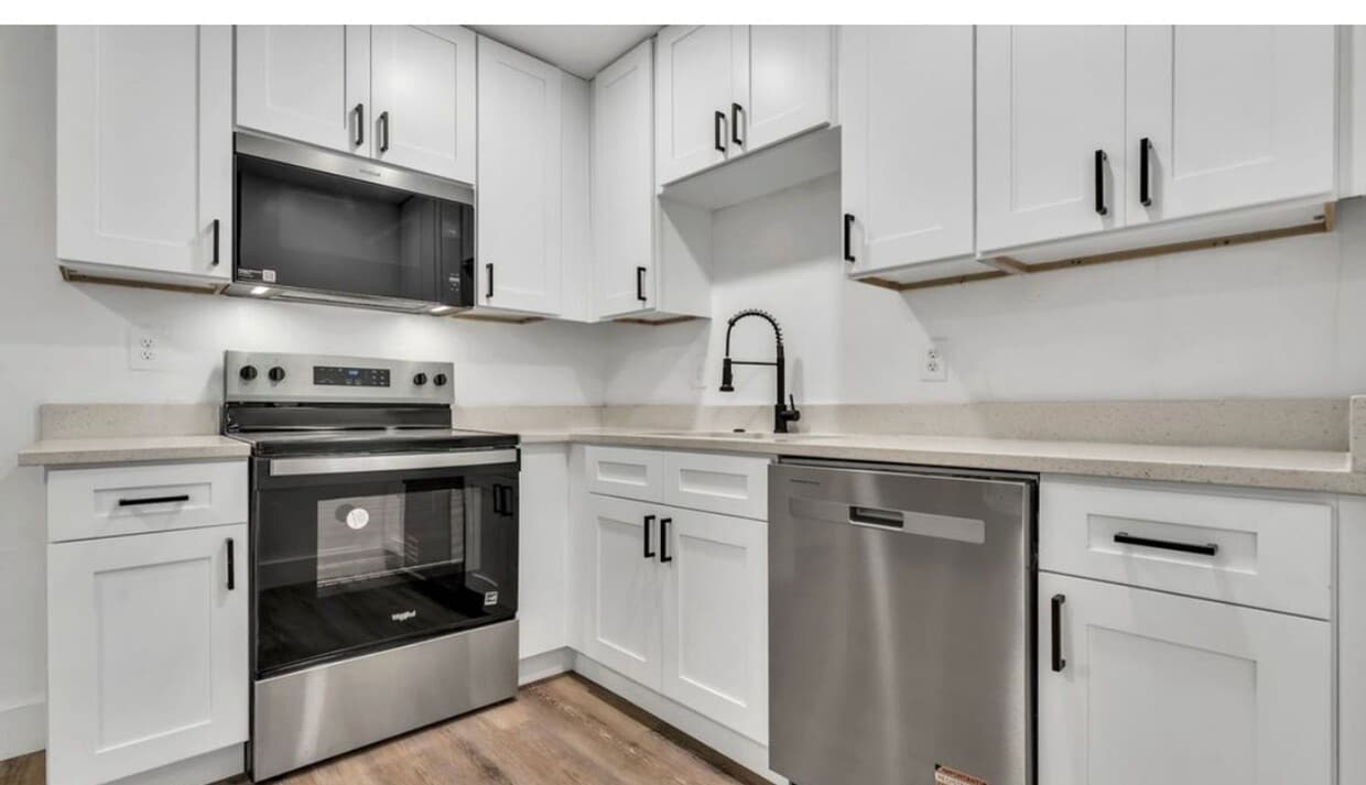 4/2 ST Pete Home Available Now - 4/2 ST Pete Home Available Now