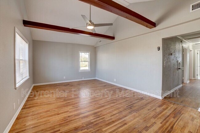 Building Photo - 1347 N Lewis Pl