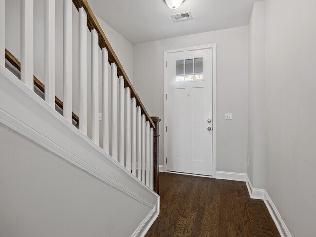 Building Photo - Spacious 4BR Townhouse with 2-Car Garage N...
