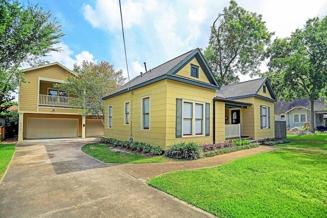 Photo - 1021 Louise St House