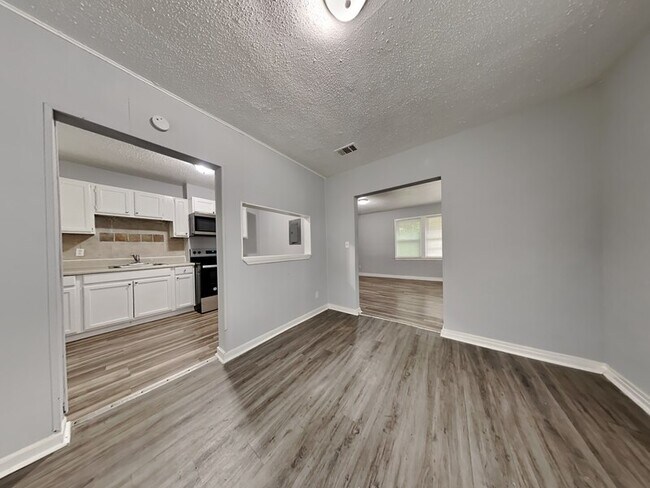 Building Photo - 3173 3rd St Cir S