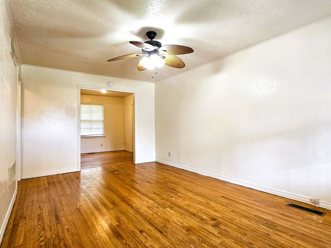 Foto principal - 2505 NW 38th St