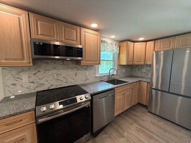 Foto del edificio - 3 Bedroom House with Many Amenities in Roc...
