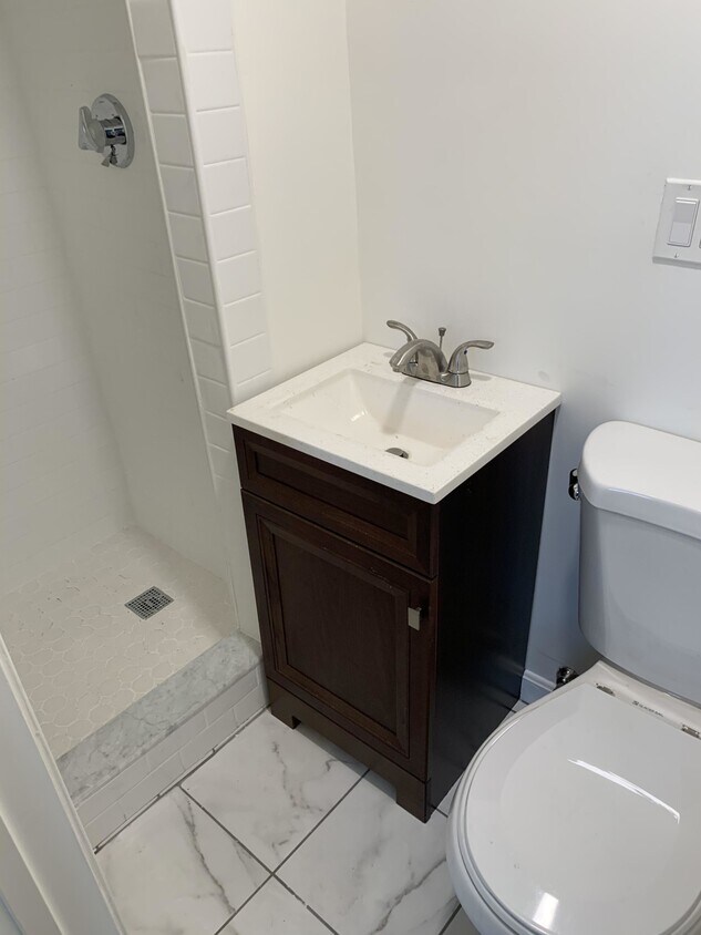 Foto del edificio - 4 Garden Ct