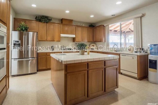 Foto del edificio - 5013 Gold River Ct