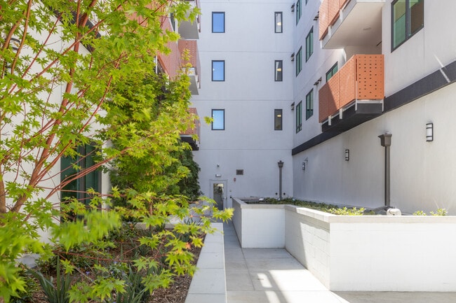 Courtyard - 5300 Crenshaw