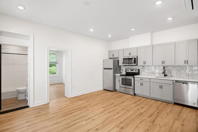 Building Photo - 125 Sumac St