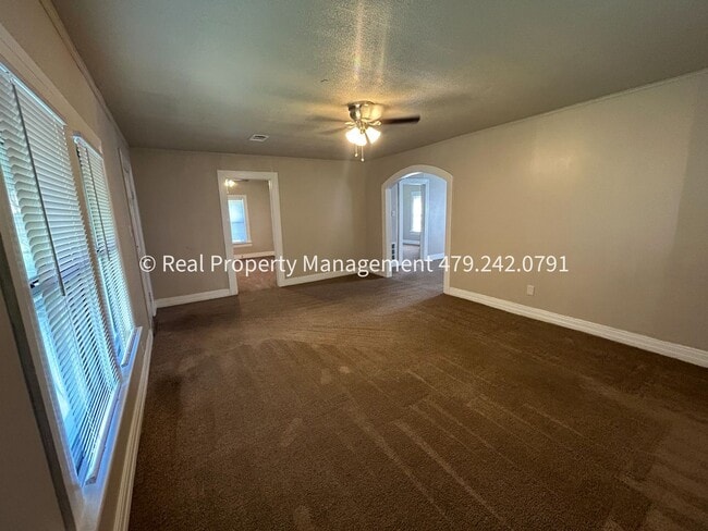 Foto del edificio - 2705 Jenny Lind Rd