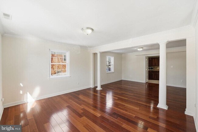 Foto del edificio - 5205 Brookeway Dr