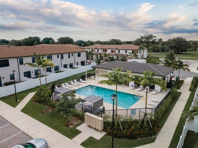 Foto del edificio - 4070 Highland Oaks Dr