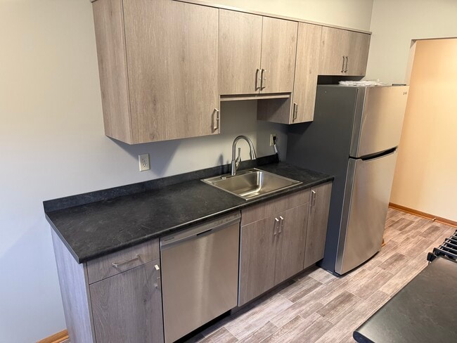 Building Photo - Aquila Apartments