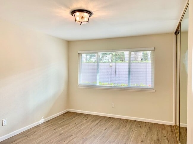 Building Photo - 109 E Channel Islands Blvd
