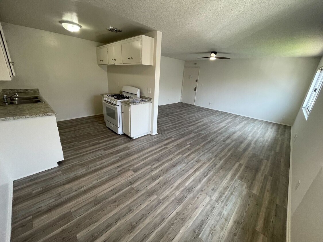 Primary Photo - Springfield Apartments - 1360