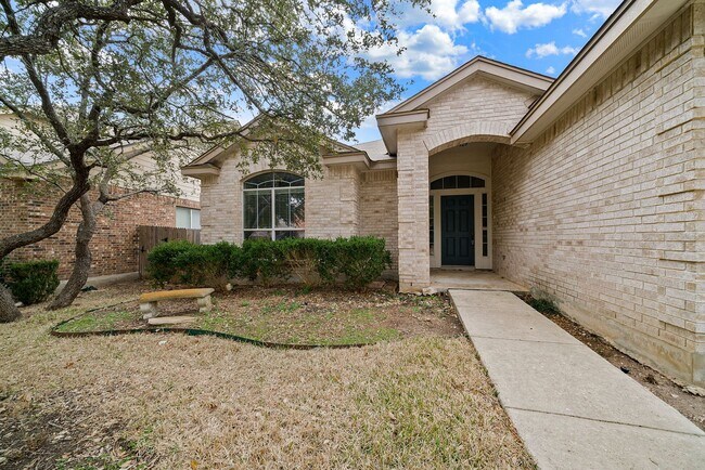 Building Photo - Modern Sophistication in Sought-After Helotes