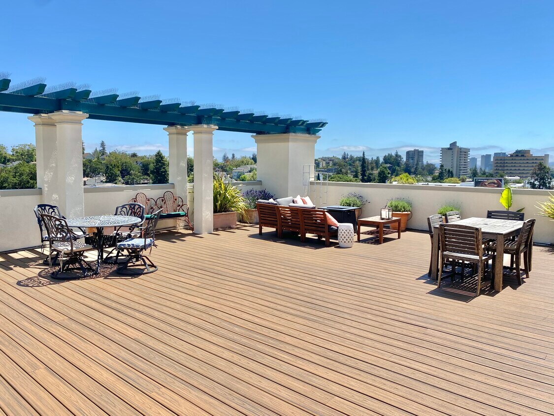 common area deck - 4395 Piedmont Ave