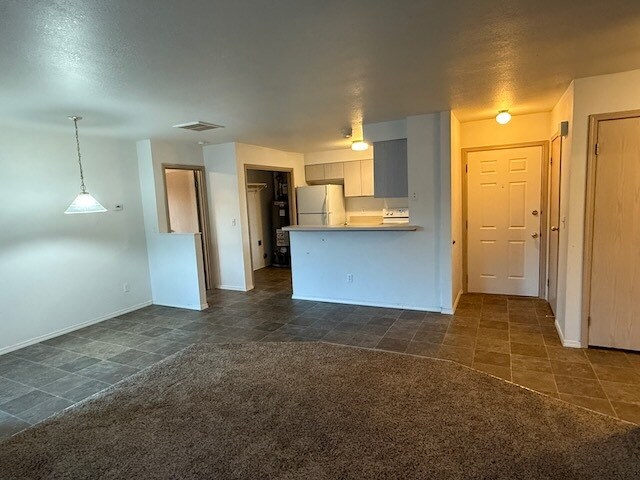 Foto del edificio - 553 S Workland Ln