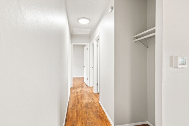 Foto del edificio - 9725 N Edison St
