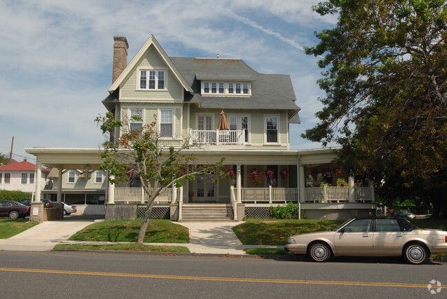 Building Photo - 402 Sunset Ave