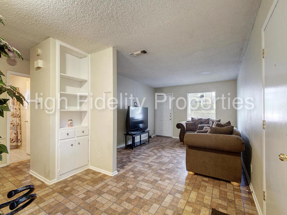 Foto del edificio - 1740 Rutland Dr