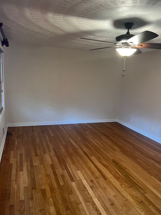 Building Photo - BEAUTIFUL RANCH HOME WITH NEW KITCHEN AND ...
