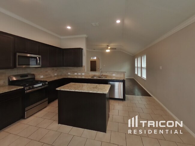 Building Photo - 14605 San Pablo Dr