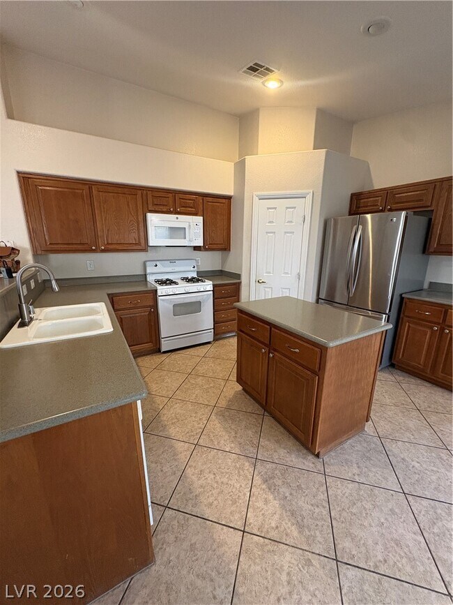 Foto del edificio - 8896 Frasure Falls Ave