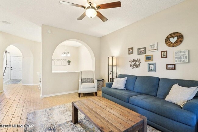 Building Photo - 604 Briar Way Ln