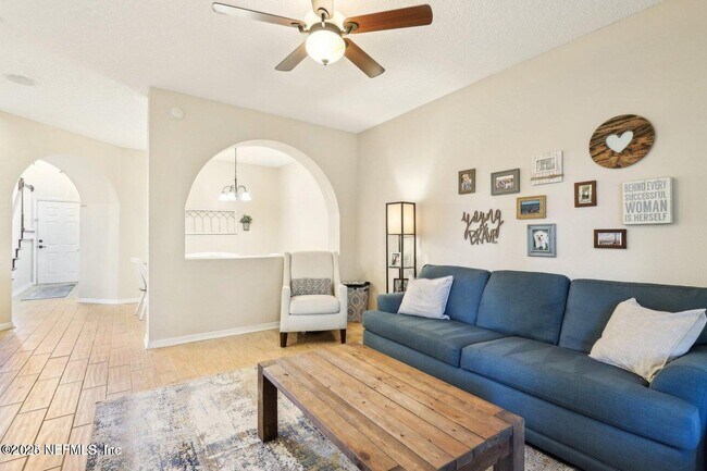 Foto del edificio - 604 Briar Way Ln