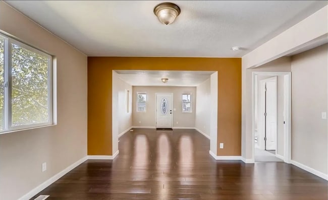 Building Photo - 609 Tennyson St