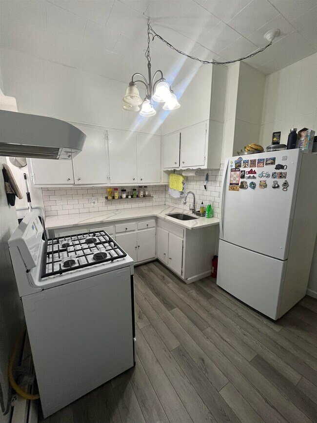 Foto del edificio - 3817 John F. Kennedy Blvd