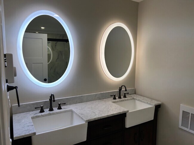 Foto del edificio - 393 Pleasant Valley Rd