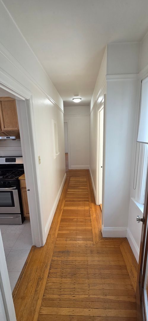 Building Photo - Top Floor, Classic Marina Style Flat in th...