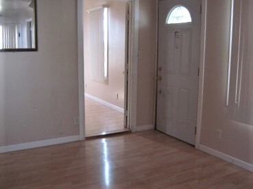 Foto del edificio - 340 1/2 E Florence St