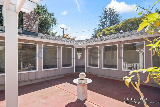 Building Photo - 10609 Creston Dr