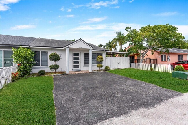 Foto del edificio - 4042 NW 181st Ln